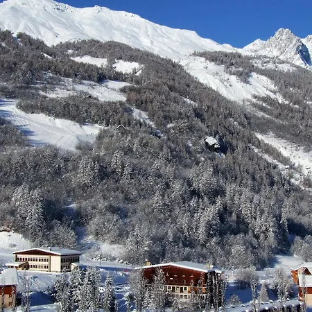 Les Ecrins D'azur Hotel *